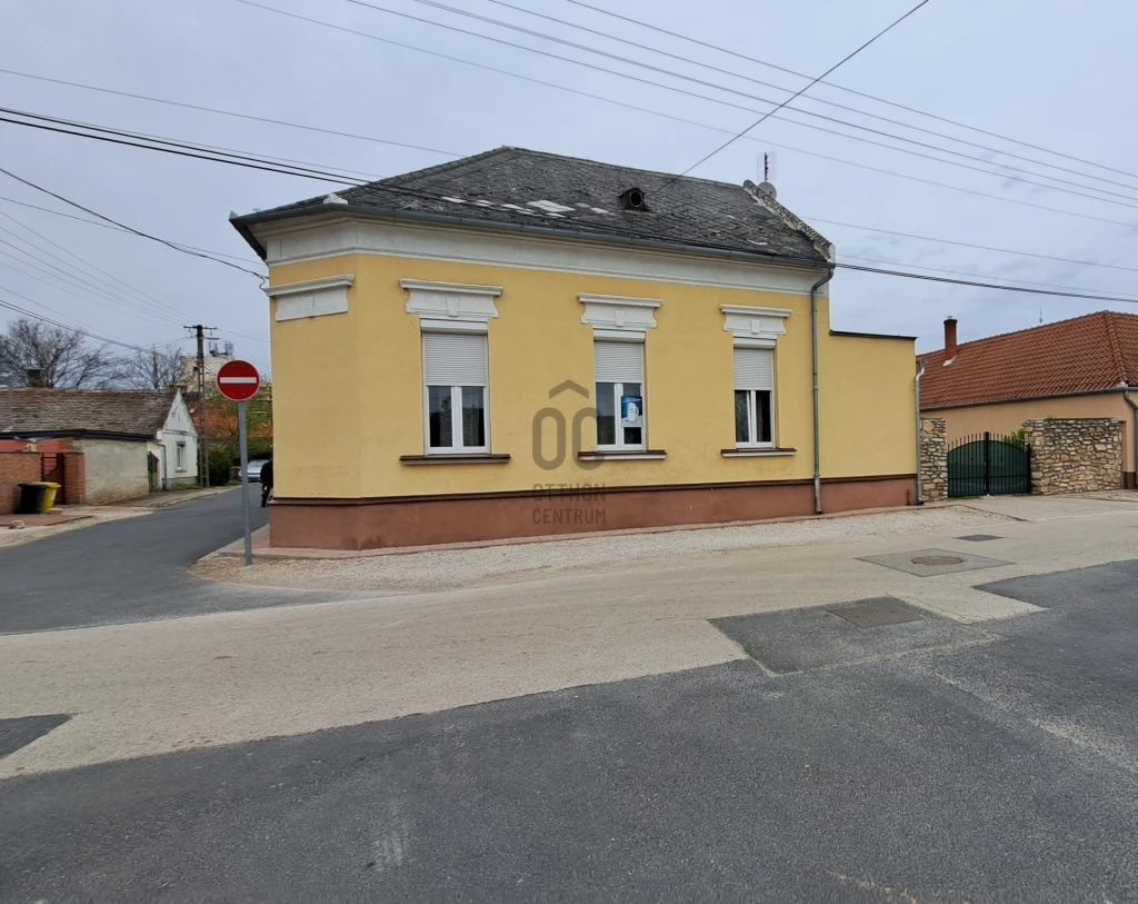 Eladó családi ház, Tapolca, Déli városrész