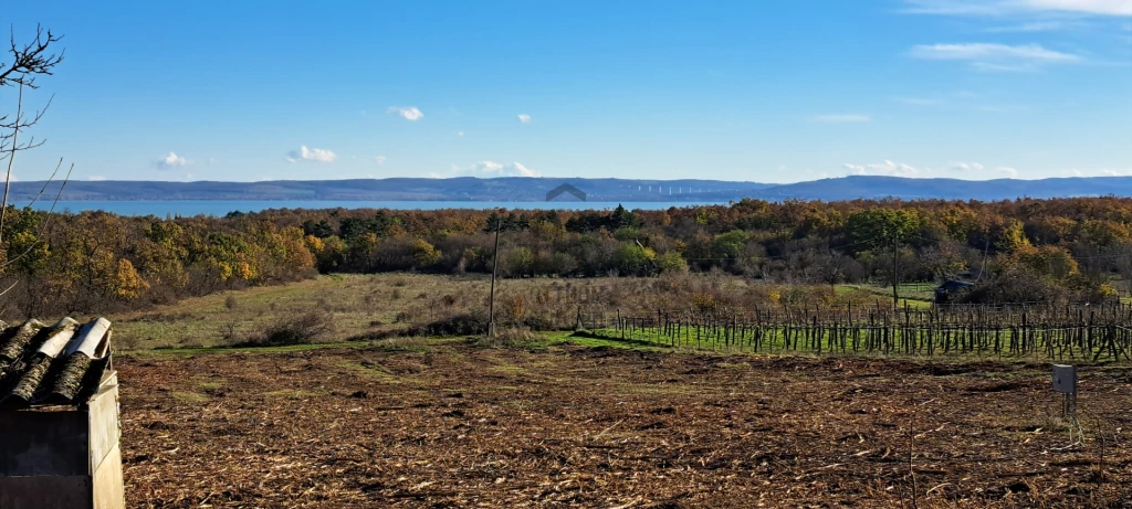 For sale periphery plot, Pécsely, Pécsely