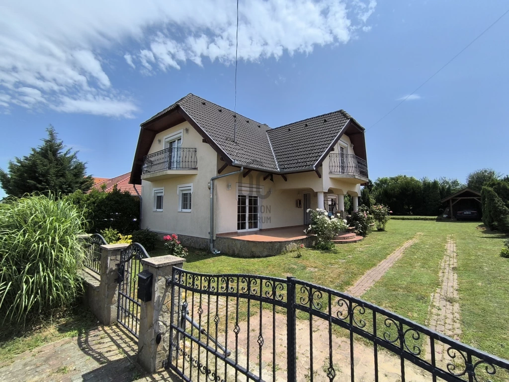 Eladó családi ház, Balatonberény, Balatonberény