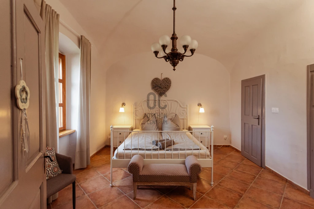 Eladó hotel, panzió, Köveskál, Köveskál