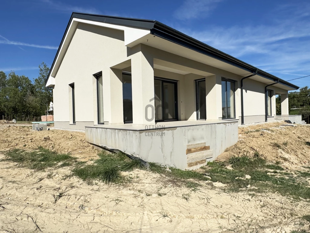 Eladó családi ház, Keszthely, Kertváros