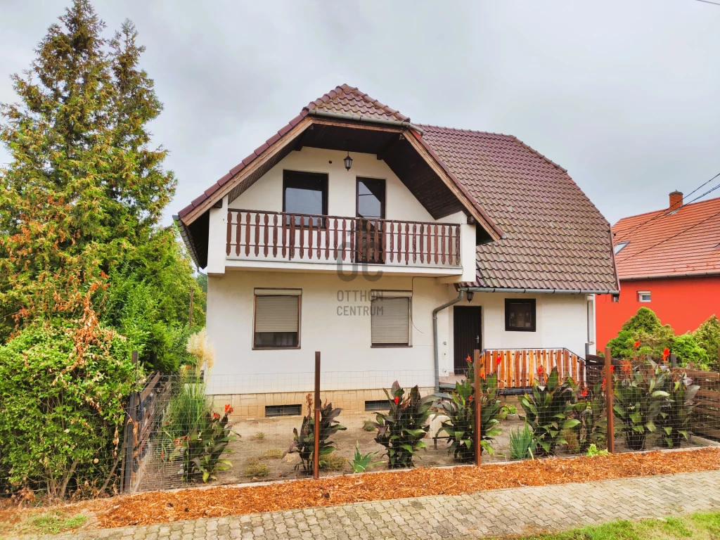 c3-1-name c2-1-name, Alsópáhok, Alsópáhok