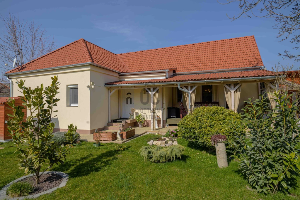 Eladó családi ház, Keszthely, Belváros