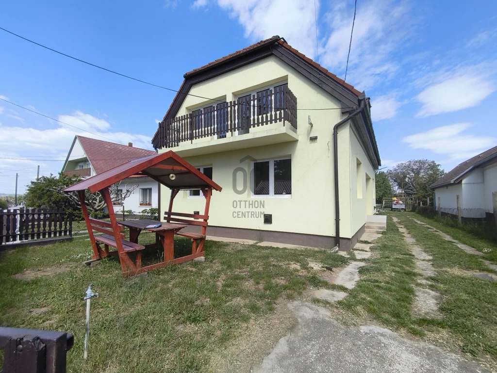 c3-1-name c2-1-name, Balatonlelle, Balatonlelle