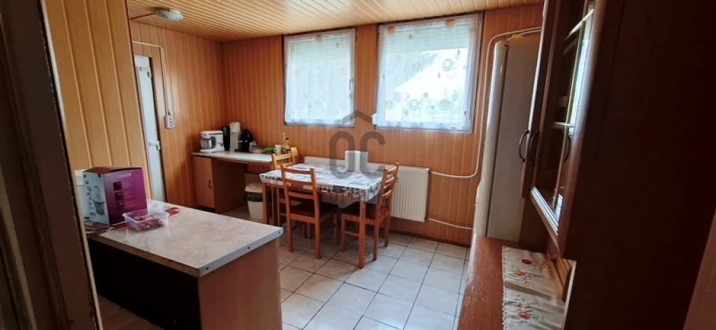 Eladó családi ház, Szabadbattyán, Emmaróza