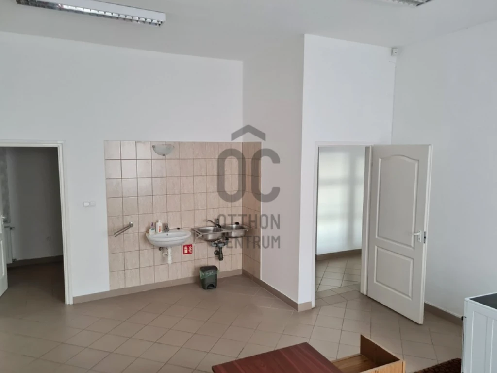 Kiadó egyéb kereskedelmi-ipari, Zalaegerszeg, Belváros