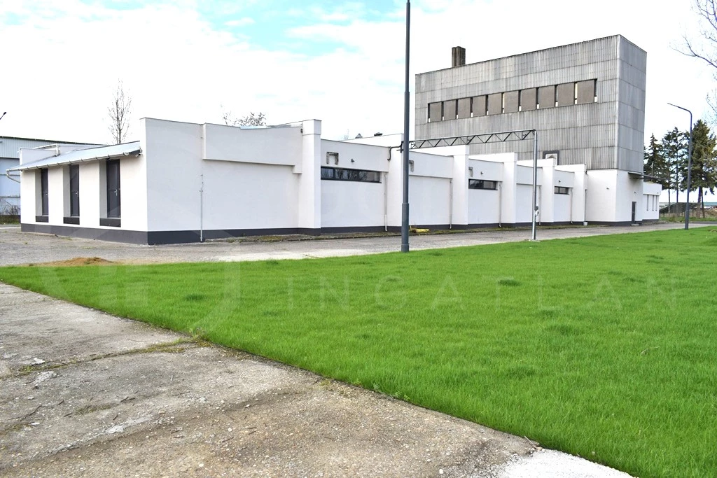 Szerencsen az ipari parkban felújított, összeszerelésre és gyártásra is egyaránt alkalmas 1500 m2-es üzem eladó!!!