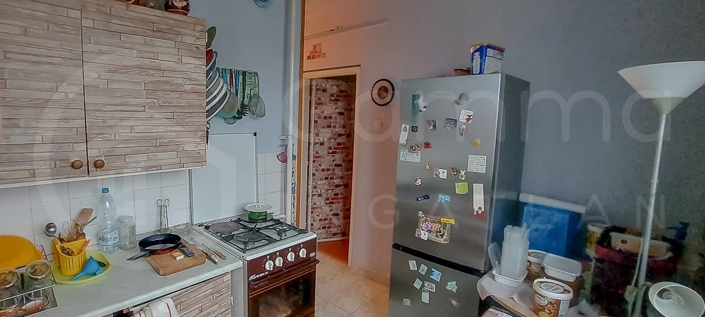 Miskolcon az Avas II. ütemben a Szilvás utcában eladó egy 3 szobás panel lakás.
