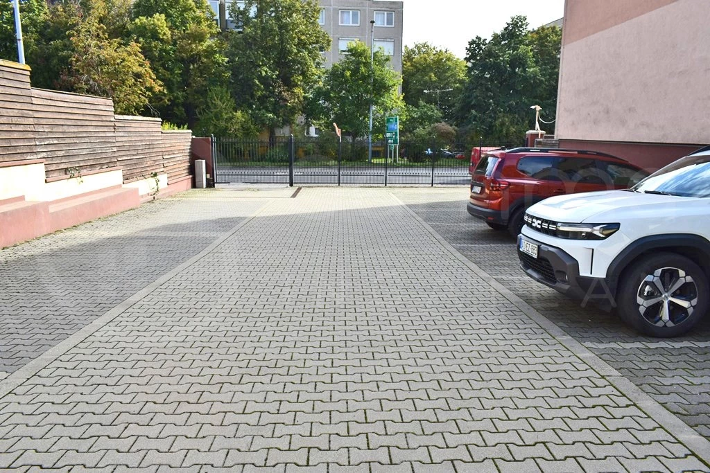Eladó 421 nm-es térkövezett parkoló Miskolc, Szentpéteri kapu!