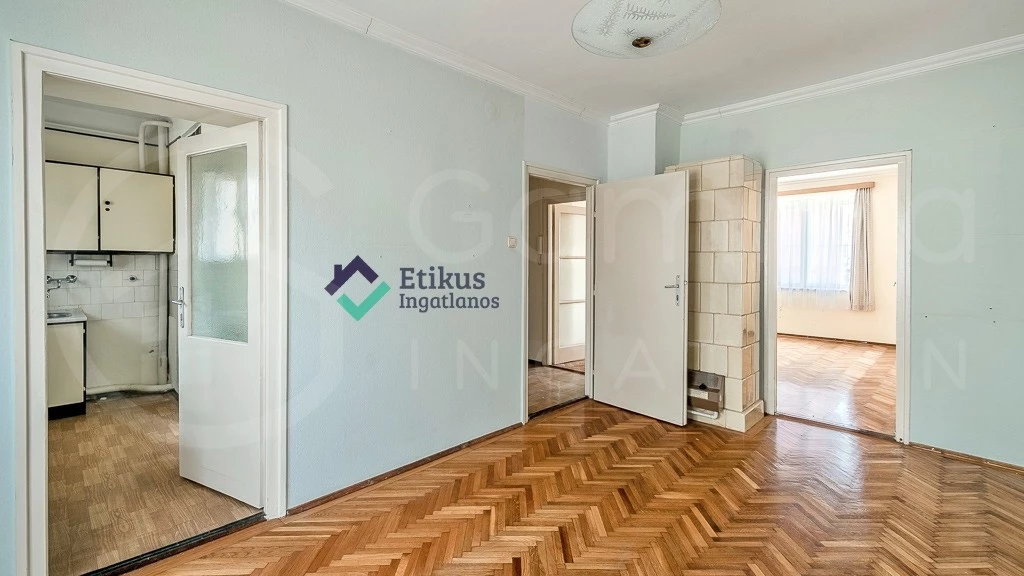 Belváros peremén, magasföldszinti 2 szobás lakás eladó!