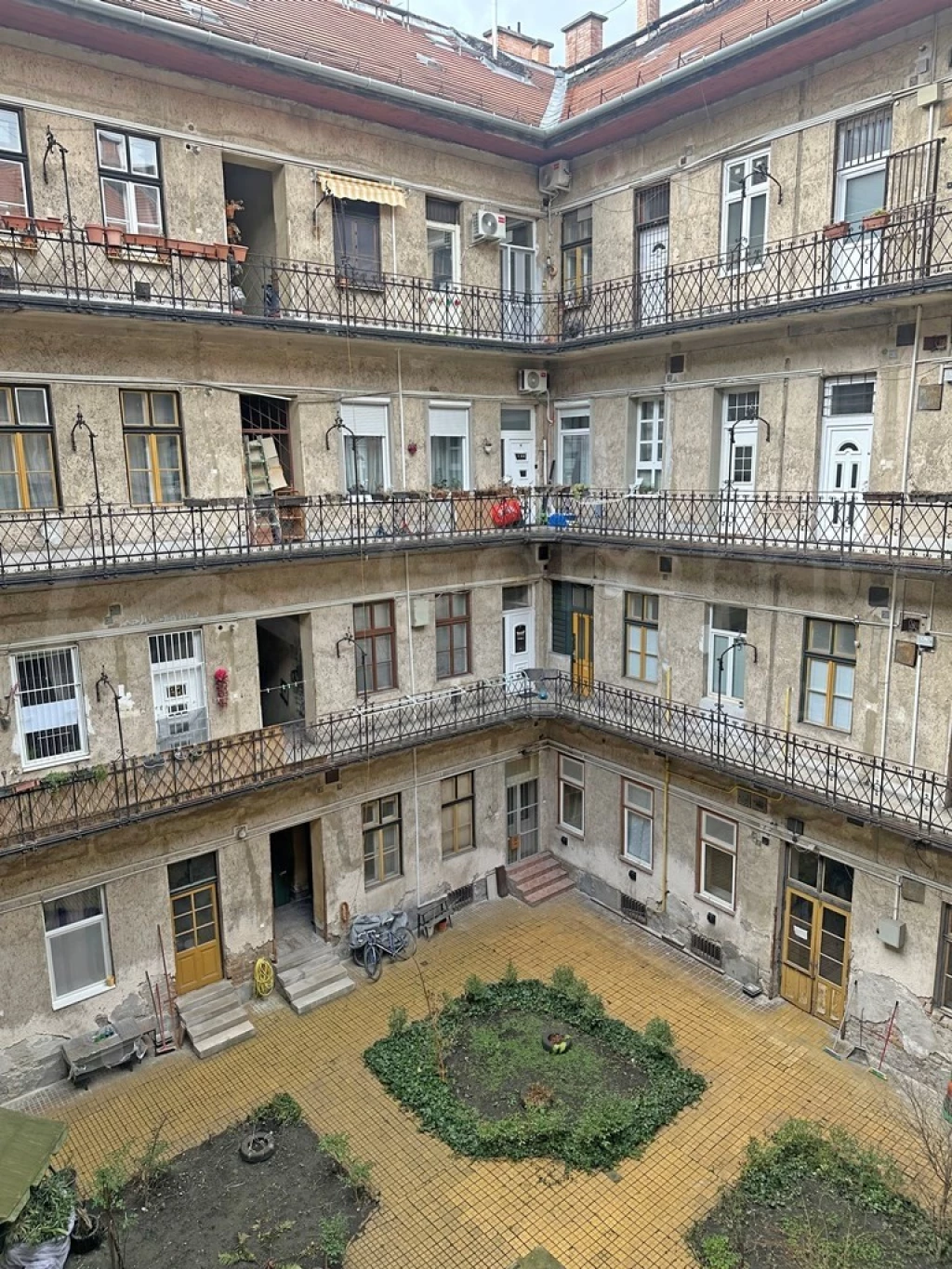 For sale office, office block, Budapest, VIII. Józsefváros (Nagykörúton kívül)