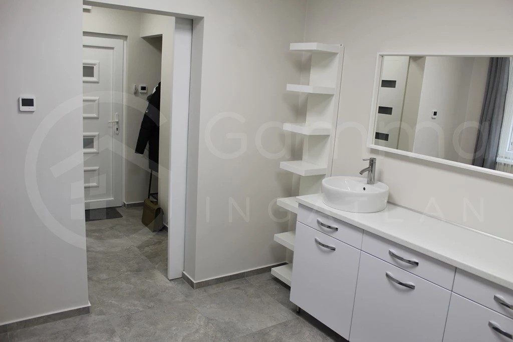 Miskolcon felújított 22 m2-es üzlet a Seslyemréten Eladó !