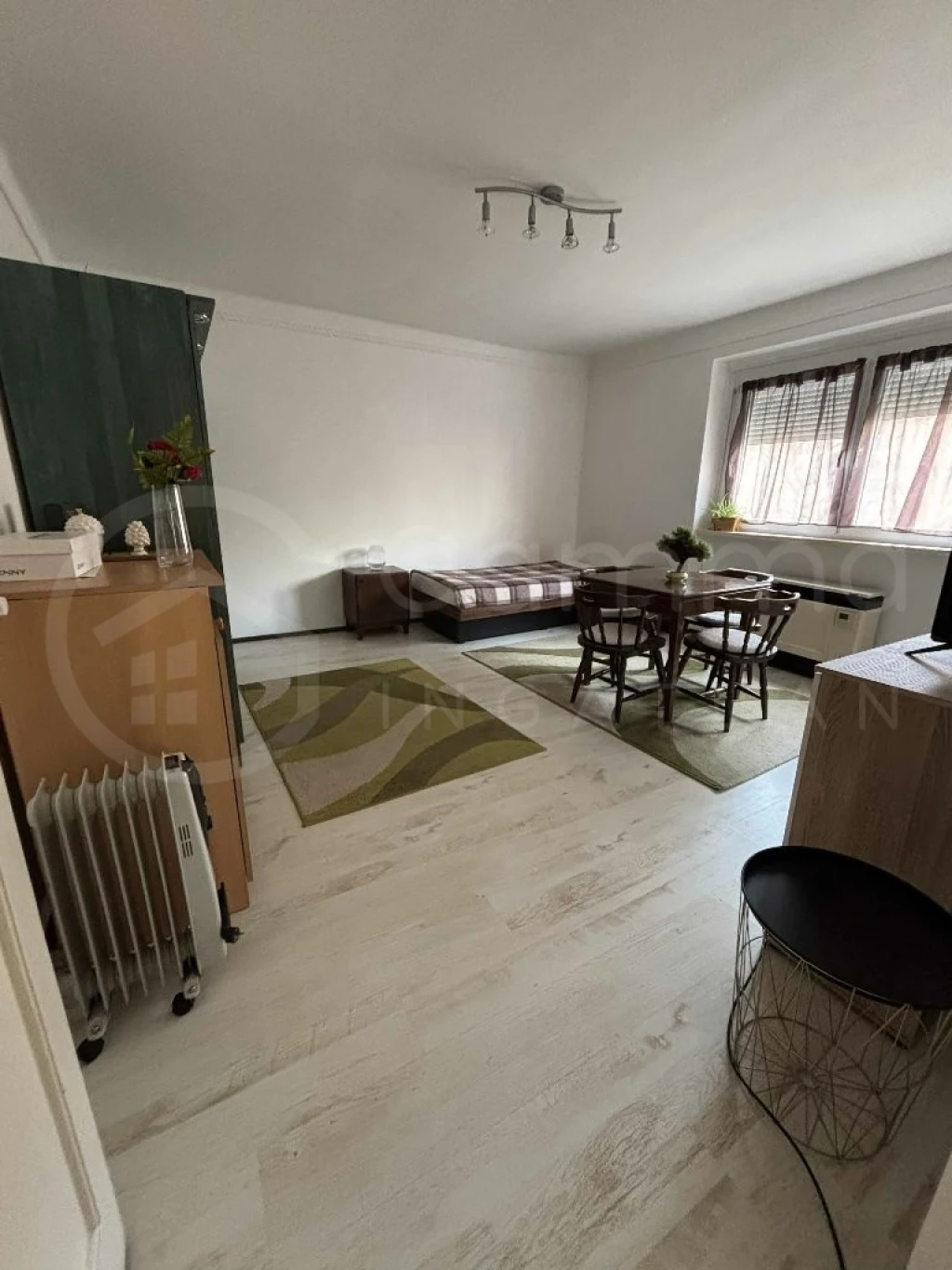 Miskolc győri kapui, 1 emeleti, 2 szobás felújított , gázos lakás KIADÓ!