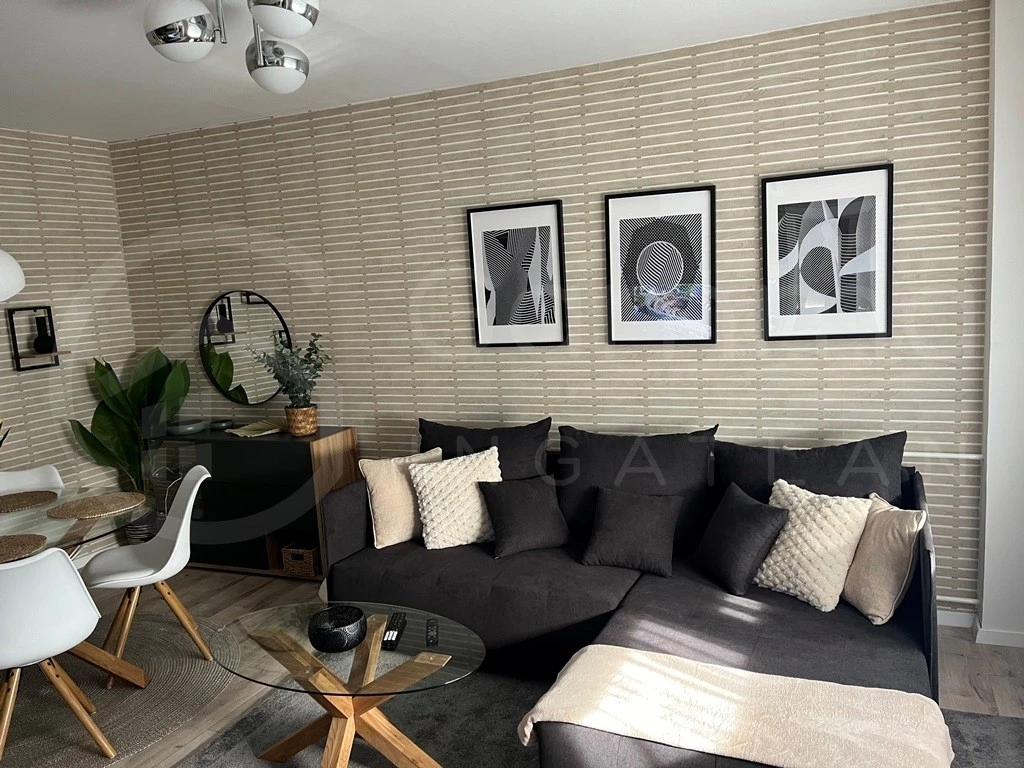 Kulcsrakész Airbnb projekt Miskolc Diósgyőrben – Design lakás teljes felszereléssel!