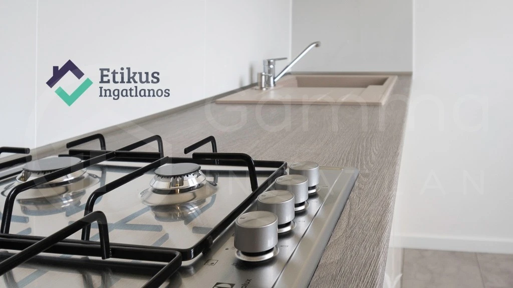 Miskolc, Szepessy P. utcánál a Vologda utcán. – Teljesen megújult, 3. emeleti lakás 4 emeletes épületben eladó!