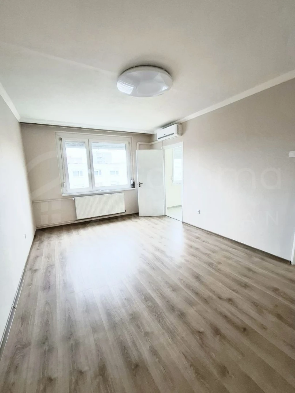 ÁRCSÖKKENÉS!!! BULGÁRFÖLDÖN  FELUJÍTOTT LAKÁS ELADÓ!