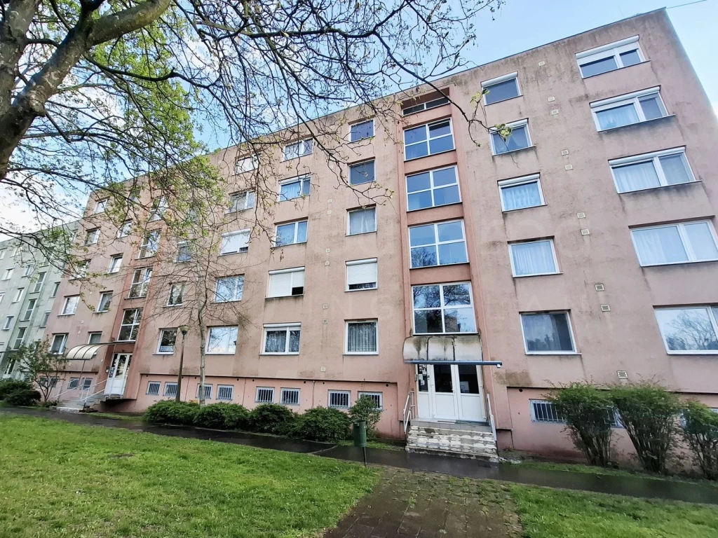 VOLOGDÁN FELÚJÍTOTT LAKÁS ELADÓ!