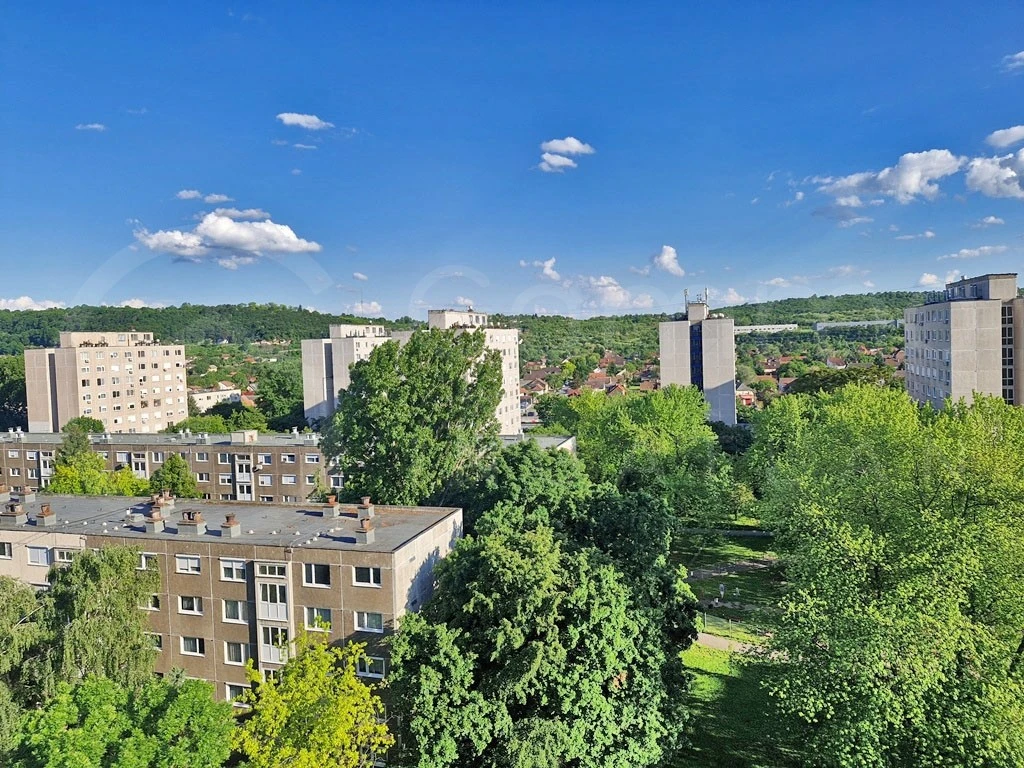 Örökpanorámás, alacsony rezsijű lakás eladó a Győri kapuban!