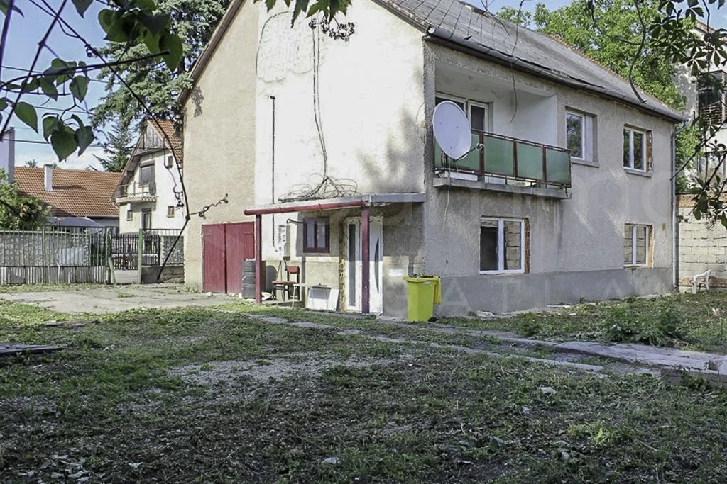 Martinkertvárosi, 180 m2-es, kétgenerációssá is alakítható családi ház eladó a Fövényszer utcában