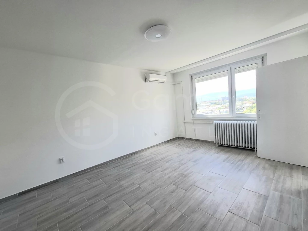 GYŐRI KAPUBAN FELÚJÍTOTT LAKÁS ELADÓ!