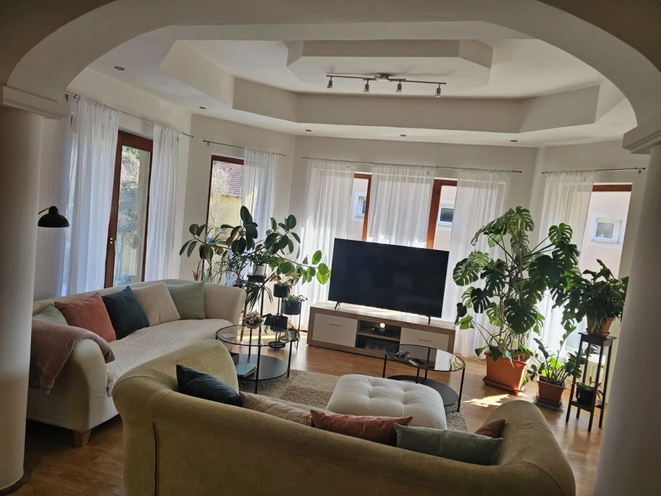 Eladó családi ház, Feketeerdő