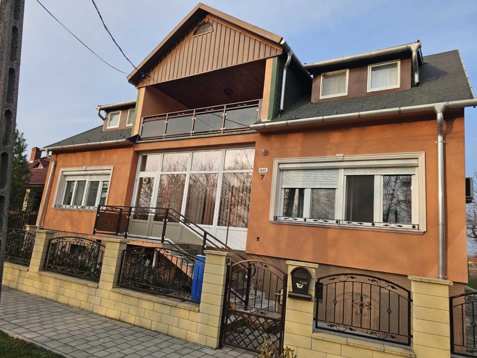 For sale house, Lipót