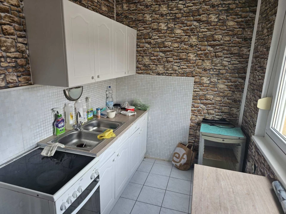 Eladó panellakás, Mosonmagyaróvár