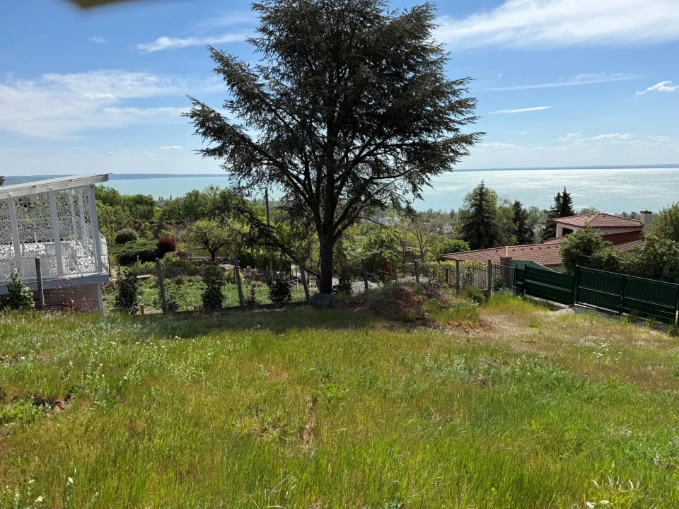 Eladó üdülőtelek, Balatonalmádi