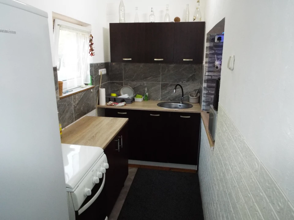 Eladó családi ház, Cece