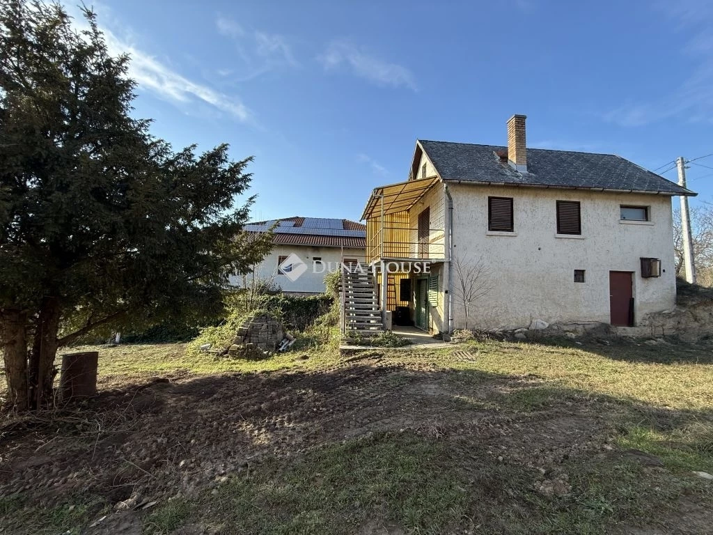 Eladó telek, Sóskút