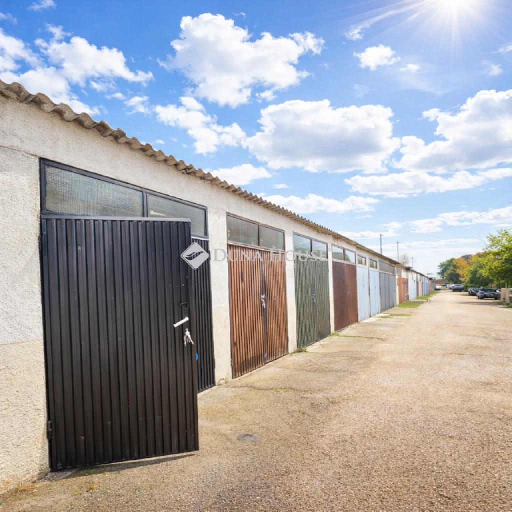 Eladó parkoló, Érd