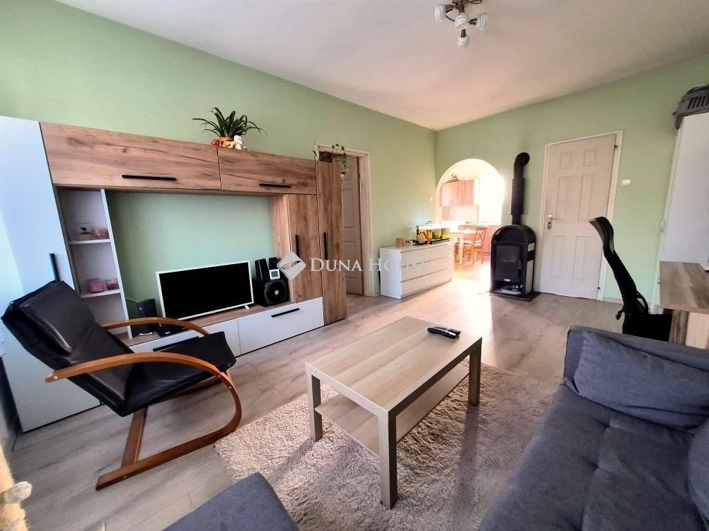 Eladó ház, Baracska