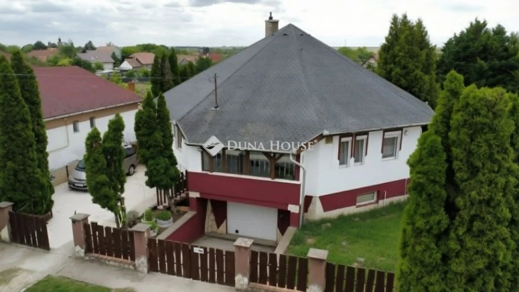 Eladó ház, Ráckeresztúr