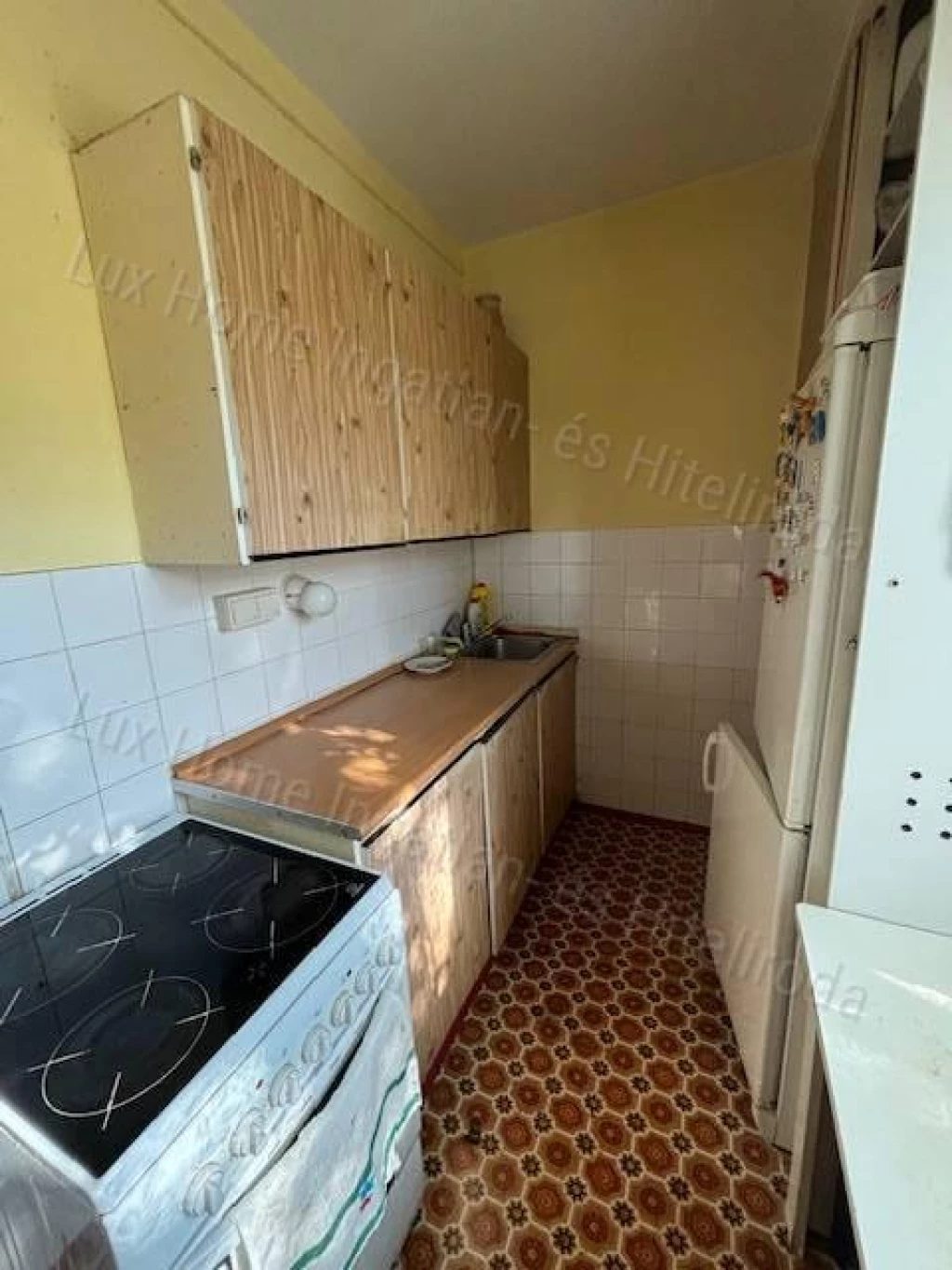 For sale panel flat, Oroszlány