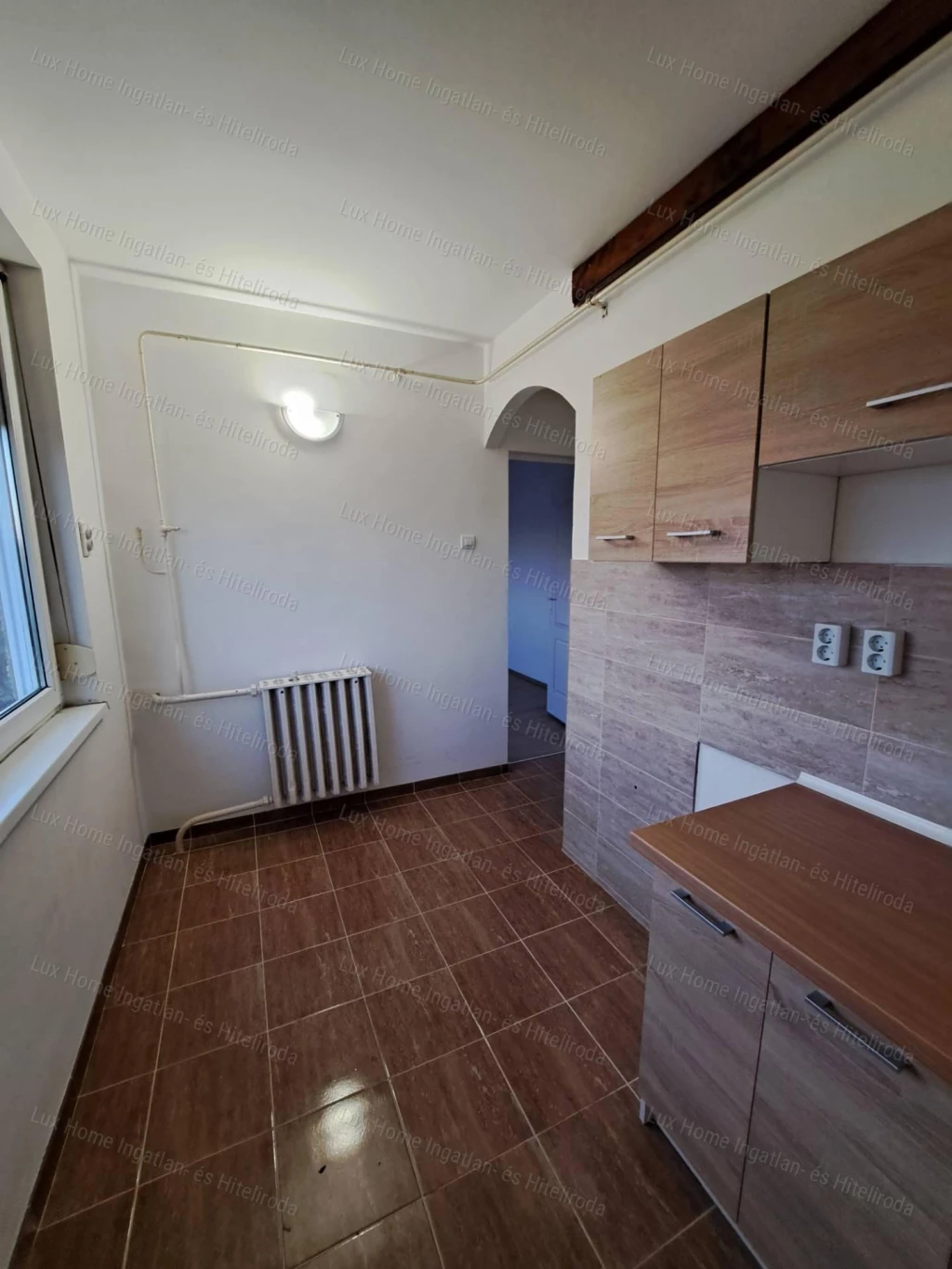 For sale panel flat, Oroszlány