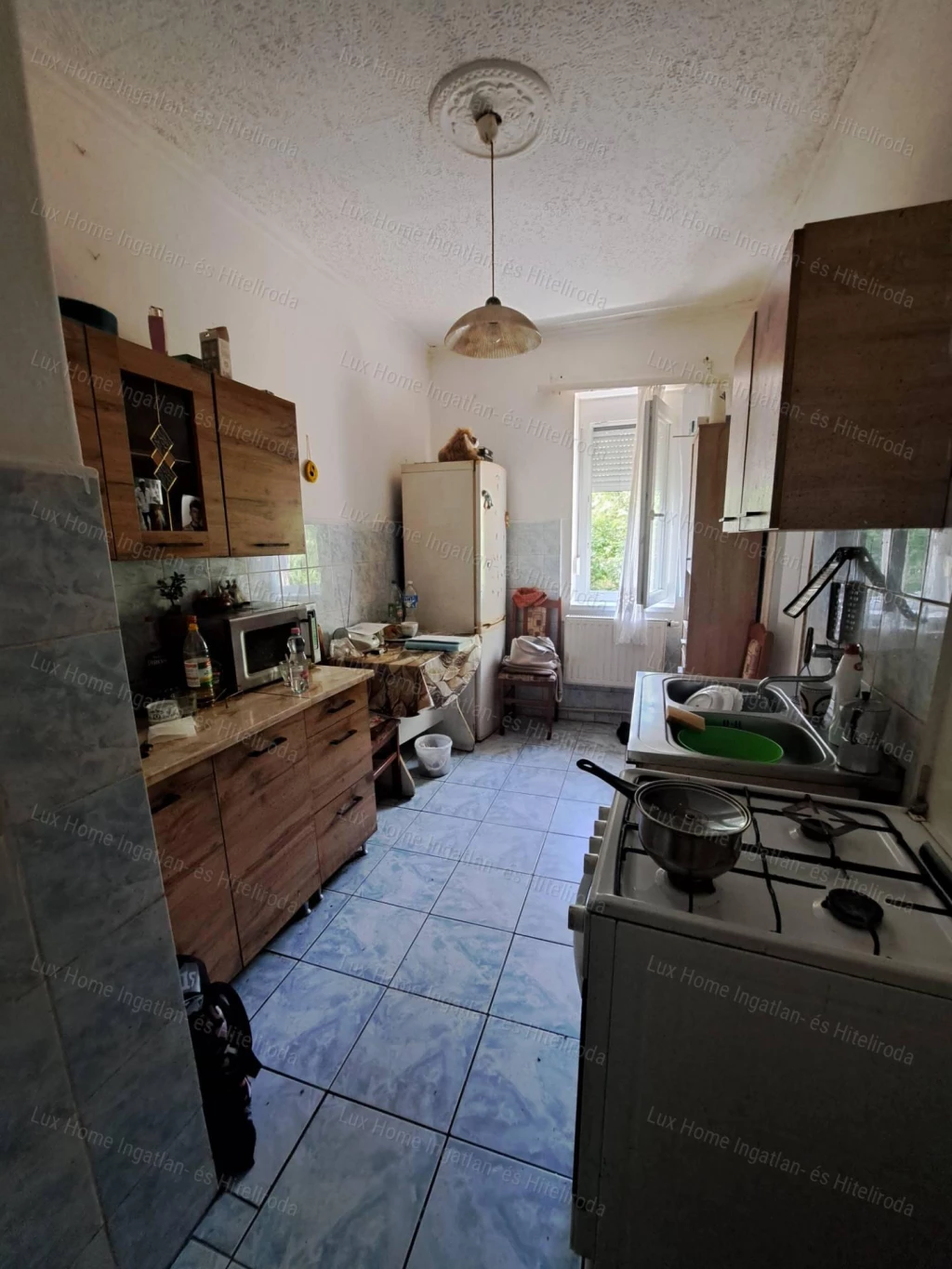 Eladó Oroszlányon egy első emeleti  57 m² erkélyes lakás.