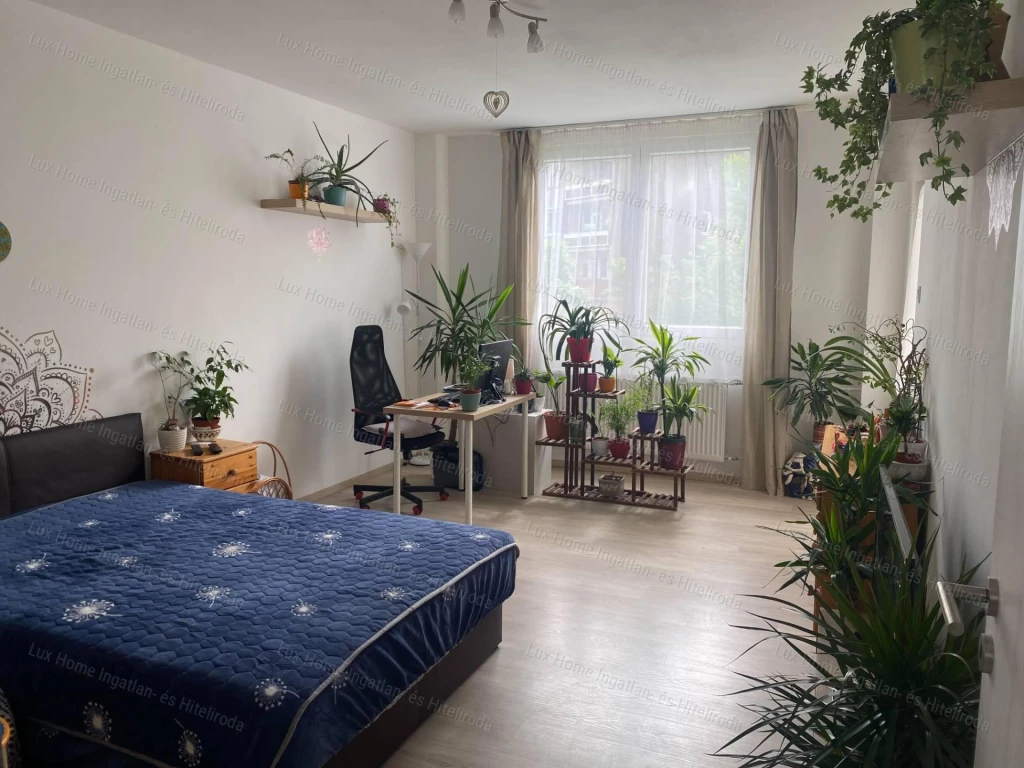 For sale brick flat, Tatabánya