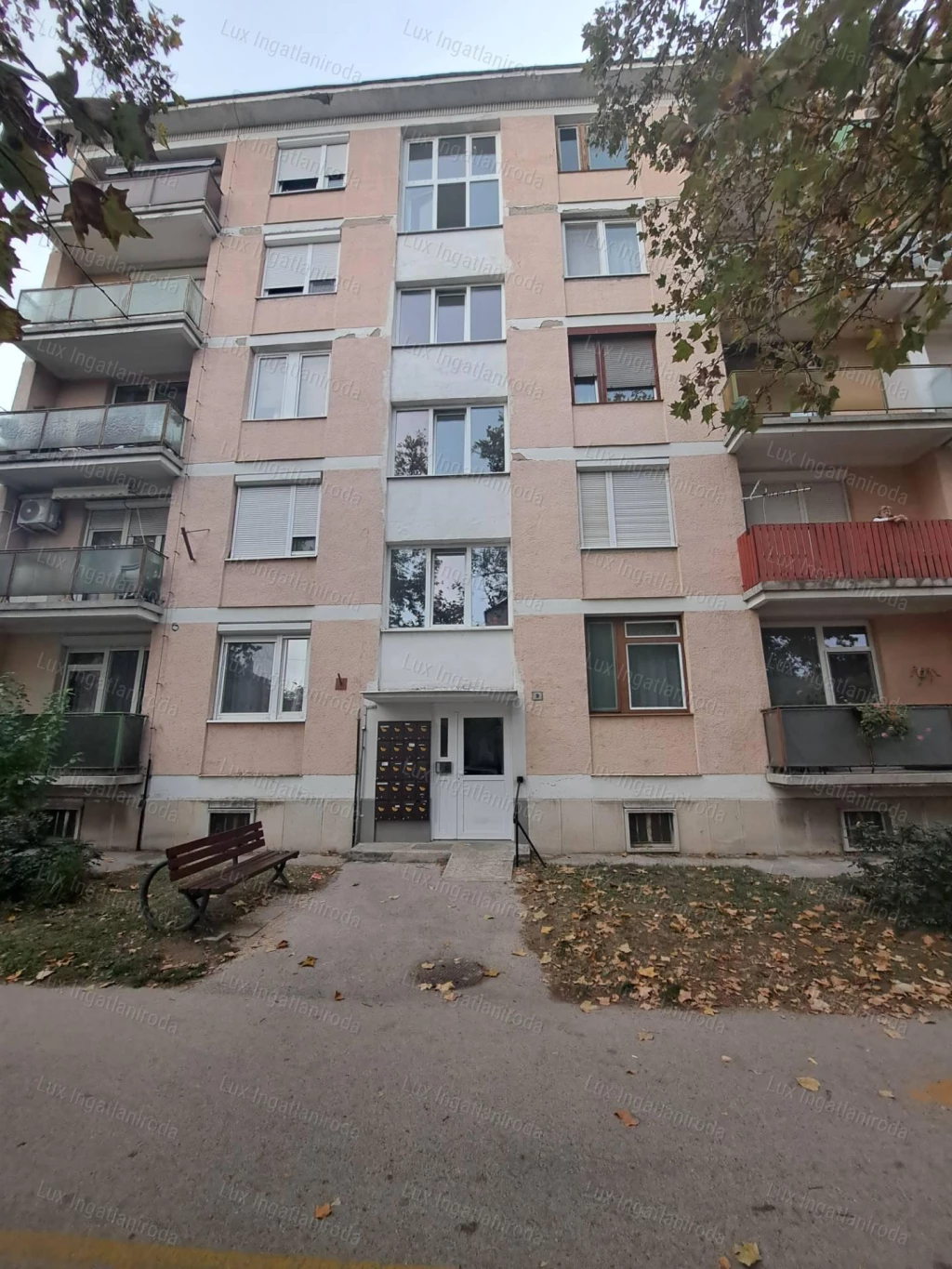 For sale brick flat, Oroszlány