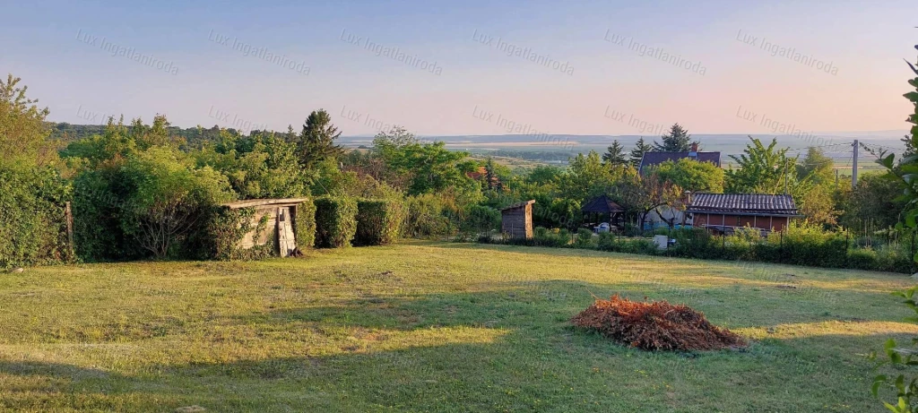 Pátyi panorámás zártkerti telek eladó!