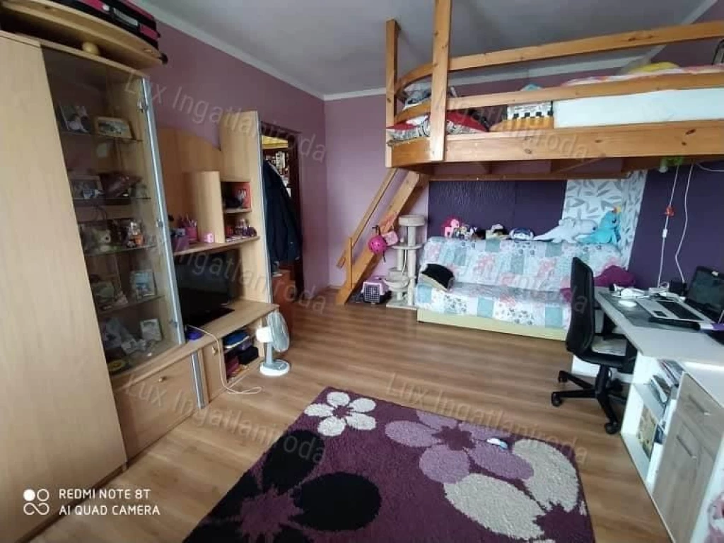 For sale panel flat, Oroszlány