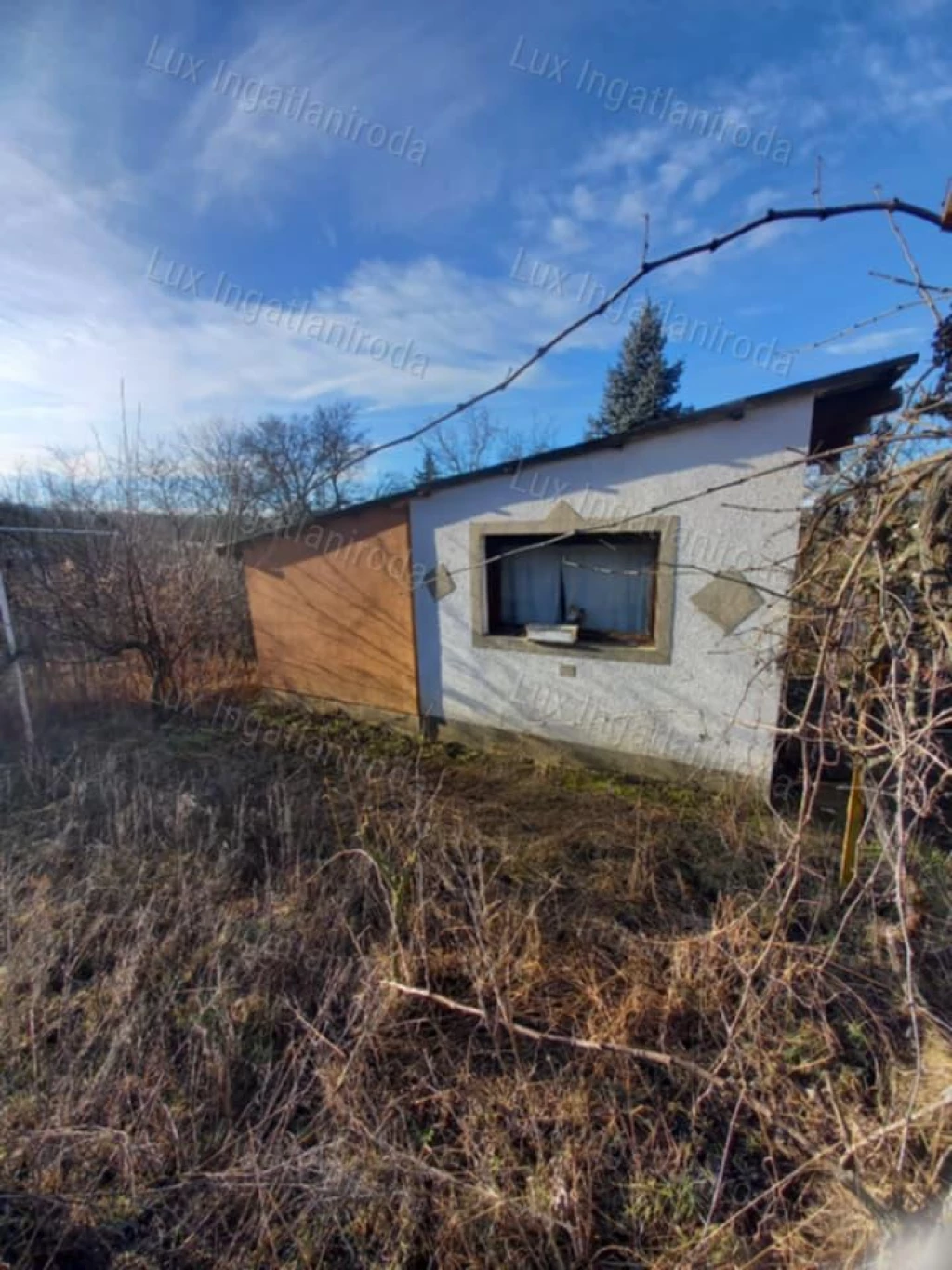 For sale closed garden, Oroszlány