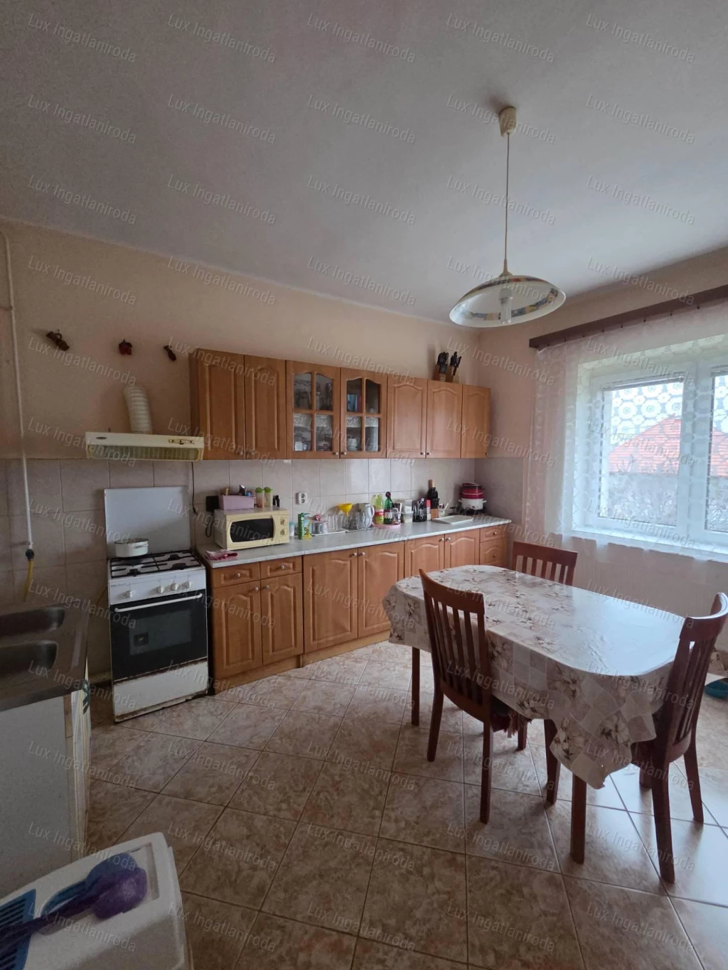 For sale house, Oroszlány