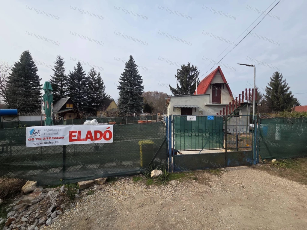 For sale closed garden, Oroszlány