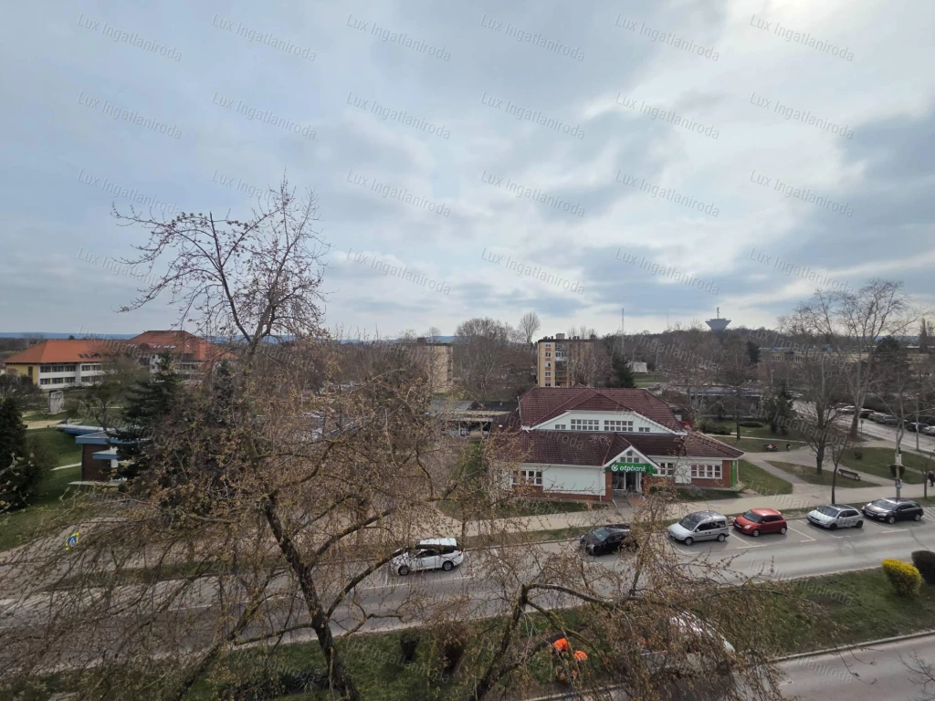 For sale brick flat, Oroszlány