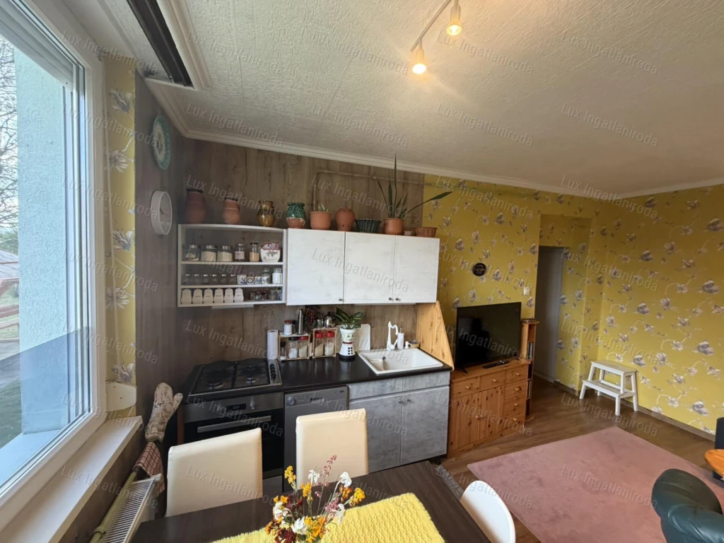 Eladó Tatabánya Kertvárosban kertkapcsolatos, földszinti lakás