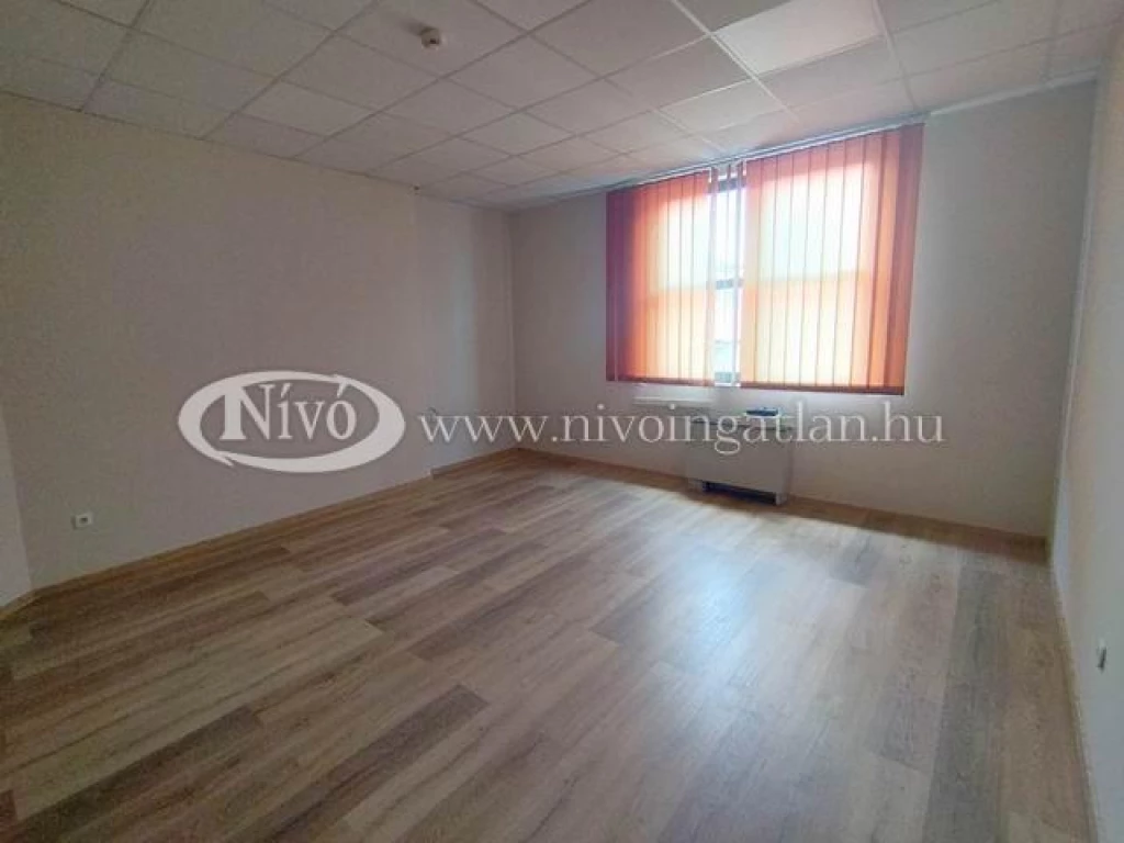 Eladó téglalakás, Veszprém