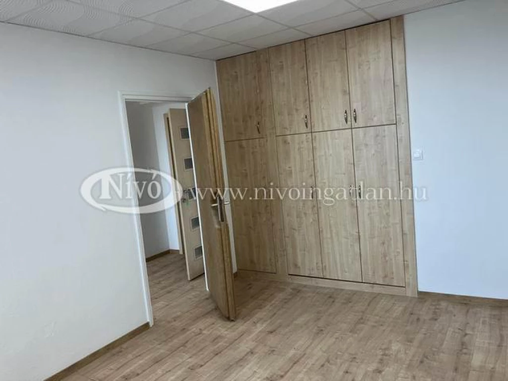 Kiadó iroda, irodaház, Veszprém