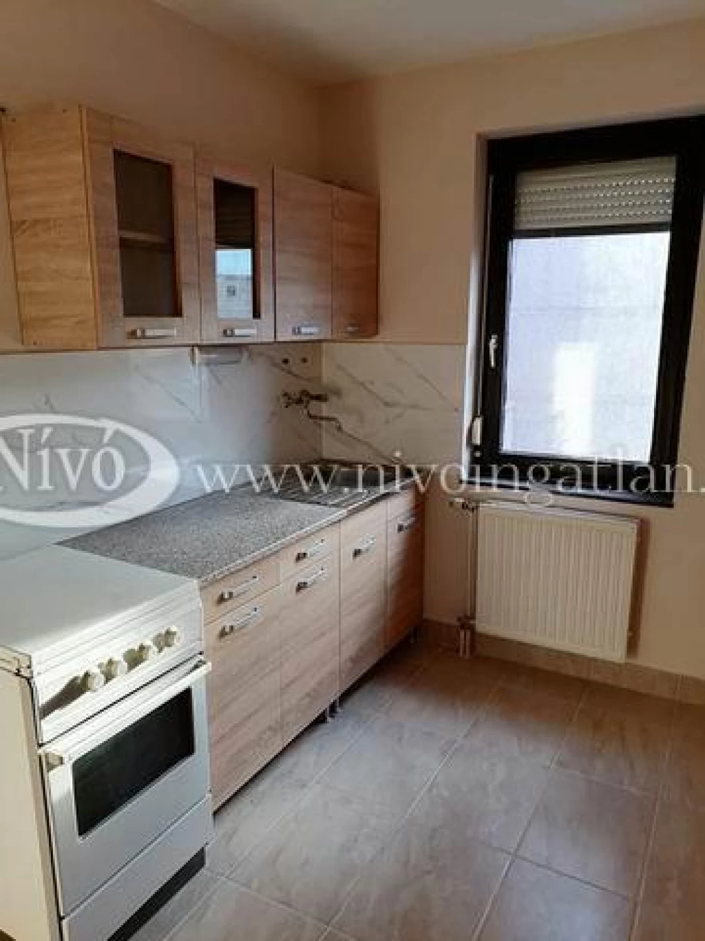 Kiadó téglalakás, Veszprém