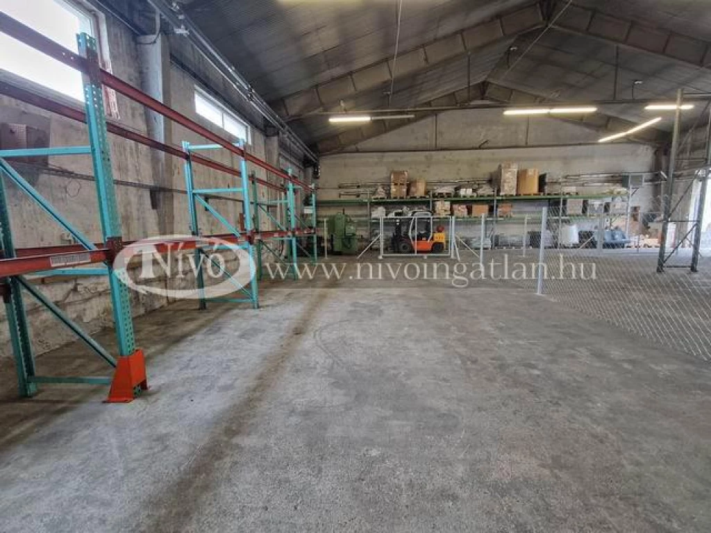 Kiadó raktár, Veszprém