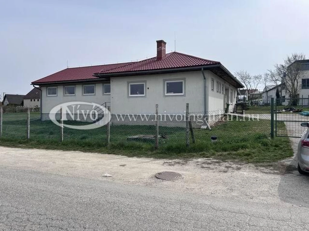 Eladó műhely, Nemesvámos